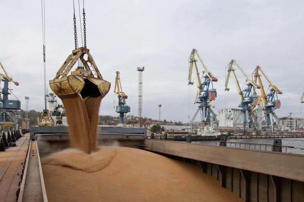 Провозная мощность Азово-Черноморского направления железных дорог вырастет Об этом сообщил Премьер-министр РФ Михаил Мишустин. Он напомнил, что Президент поставил цель к 2030 году увеличить экспорт агропромышленной продукции в полтора раза относительно 2021 года. Эту задачу будут решать в том числе за счет наращивания поставок зерновых. Читать полностью Подписаться
