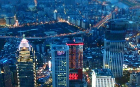 Лавров сказал что РФ готова поддерживать Китай в тайваньском вопросе globalmsk ru news id 77860 Сергей Лавров глава Министерства иностранных дел рассказал что в случае обострения китайско тайваньских отношений РФ окажет помощь своему политическому партнеру Россия и КНР давно сотрудничают в вопросах сохранения государственного единства и целостности территорий Об этом политик заявил во время интервью изданию ТАСС Исходим из того что тайваньская проблема внутреннее дело КНР Пекин имеет все законные основания для защиты своего суверенитета и территориальной целостности сказал Сергей Лавров Министр обратил внимание на то что последовательность действий в таких случаях базируется на положениях Договора о добрососедстве дружбе и сотрудничестве Он был заключен между двумя странами в июле 2001 года Документ является основой для выстраивания отношений между Россией и Китайской Народной Республикой Государства создают равноправное доверительное взаимодействие Стратегическое партне