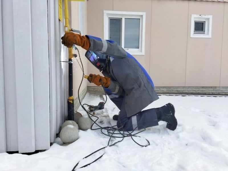 5 км газопровода введено в эксплуатацию для подключения домов жителей города Печоры к природному газу  В Псковской области продолжаются работы по догазификации населенных пунктов.  Специалисты «Газпром газораспределение Псков» ввели в эксплуатацию газопроводы общей протяженностью более 5 км для подключения 87 домовладений в районе Рагозино города Печоры.  В 2024 году в Псковской области проведено более 2 тыс подключений, темп догазификации по сравнению с 2023 годом увеличился вдвое. В 2025 году работа по социальной газификации продолжается.