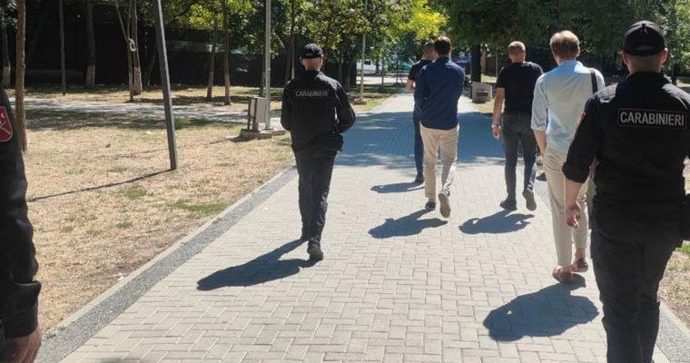 Полиция задержала лидера блока Победа намеревался блокировать колонны лидеров ЕС В Кишиневе в парке сектора Ботаника 27 августа был задержан один из лидеров партии Возрождение и активист так называемого блока Победа Юрий Витнянский Вместе с ним в инспекторат полиции были доставлены и другие лица