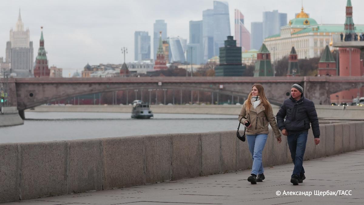 Десять набережных отремонтируют в Москве, сообщил ТАСС заммэра Москвы Петр Бирюков. В том числе работы пройдут на Ростовской, Саввинской, Фрунзенской, Краснохолмской, Крымской, Берсеневской и Коломенской набережных. / Москва