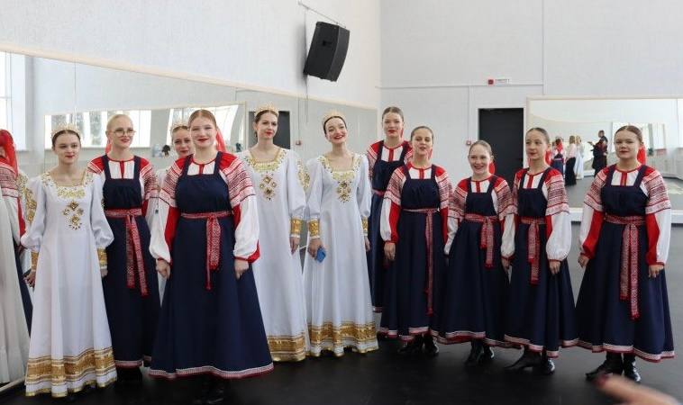 Сразу две хорошие новости в Черепановском районе. В городе Черепаново в эксплуатацию ввели Детскую школу искусств, а в рабочем поселке Посевная открылся обновленный после капремонта Дом культуры.  В трехэтажной школе искусств площадью почти четыре тыс кв м есть все для развития творческих способностей – классы музыки, хореографии, звукозаписи, гончарного мастерства и анимации, зрительный зал на 150 мест. Сейчас в здание завозится новое оборудование. Допобразование здесь смогут получать более 220 воспитанников. Большой плюс в удобном расположении школы – рядом находится благоустроенный парк, открывшийся летом этого года. Такое современное общественное пространство станет замечательным продолжением территории детской школы искусств.  А в Доме культуры в р.п. Посевная провели капремонт – работы по замене кровли, ремонту внутренних помещений, фасада, прилегающей территории. На базе ДК функционируют 14 клубных объединений и коллективов, теперь у них появилось комфортное пространство для общения по интересам и занятий любимым делом.  С открытием таких объектов культуры дети и взрослые получат больше возможностей для творческого развития и культурного просвещения!