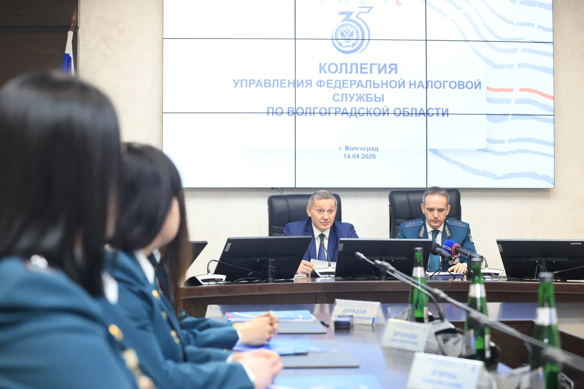 Объем инвестиций вырос с 186 миллиардов рублей в 2021 году до 400 миллиардов рублей в 2025 году заявил губернатор Андрей Бочаров на расширенном заседании коллегии УФНС по Волгоградской области Кроме того глава региона отметил что по сравнению с 2024 годом объем инвестиций увеличился сразу на 34 миллиарда рублей Фото администрация Волгоградской области