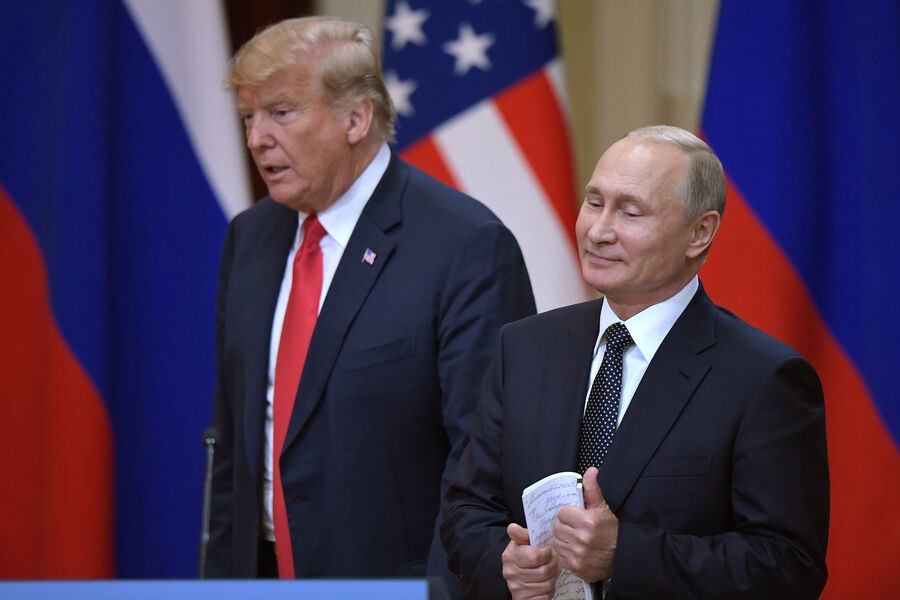 Трамп не хочет оказывать давление на Москву, его больше интересует перезагрузка отношений с РФ, чем Киев – Politico «Совершенно очевидно, что что-то удерживает его от того, чтобы фактически оказать большее давление на Путина. Он может хотеть перезагрузки с Россией больше всего, больше, чем мира», — прояснил ситуацию собеседник издания. Подписывайтесь на «КрыльяTV»