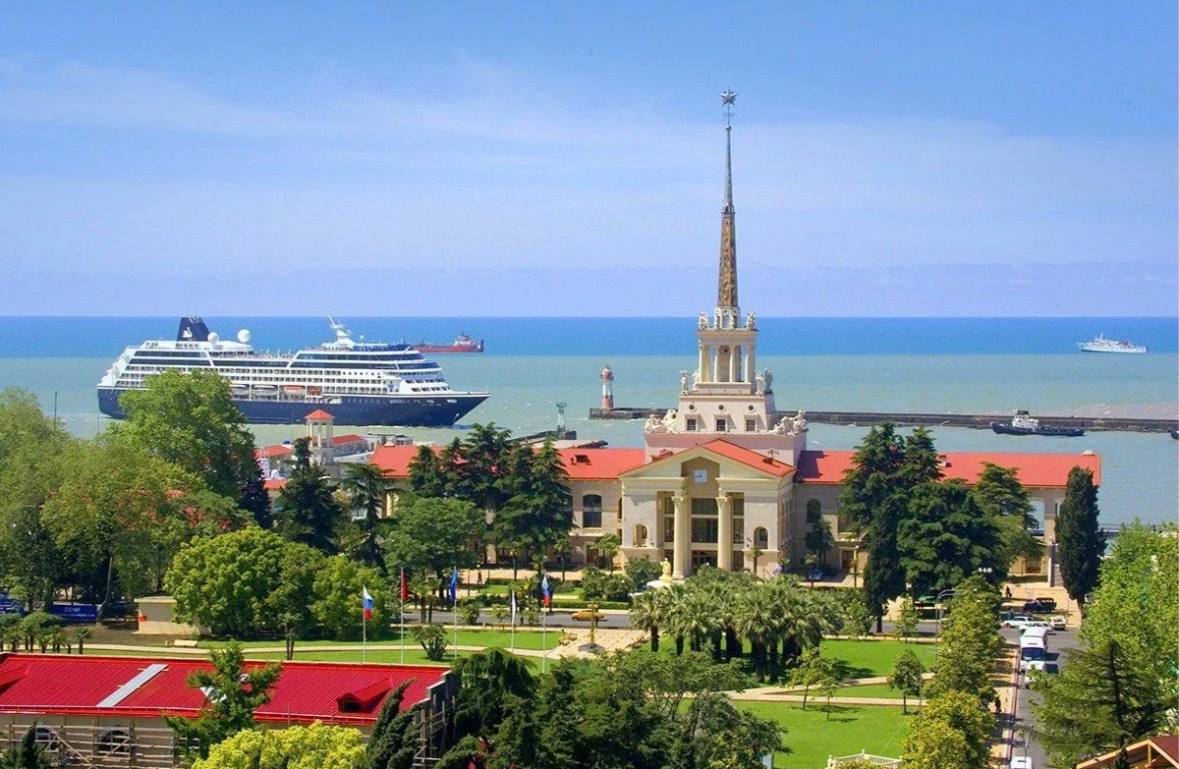 Сочи официально станет курортом федерального значения Премьер министр Михаил Мишустин подписал постановление которое признает город Сочи курортом федерального значения с 1 января 2026 года Правительство Российской Федерации постановляет признать расположенную в Краснодарском крае территорию муниципального образования городской округ город курорт Сочи общей площадью 351081 05 гектара курортом федерального значения Сочи в границах территории согласно прилагаемым сведениям о границах территории признаваемой курортом федерального значения Сочи говорится в документе Постановление вступит в силу с 1 января 2026 года Фото соцсети rgkuban