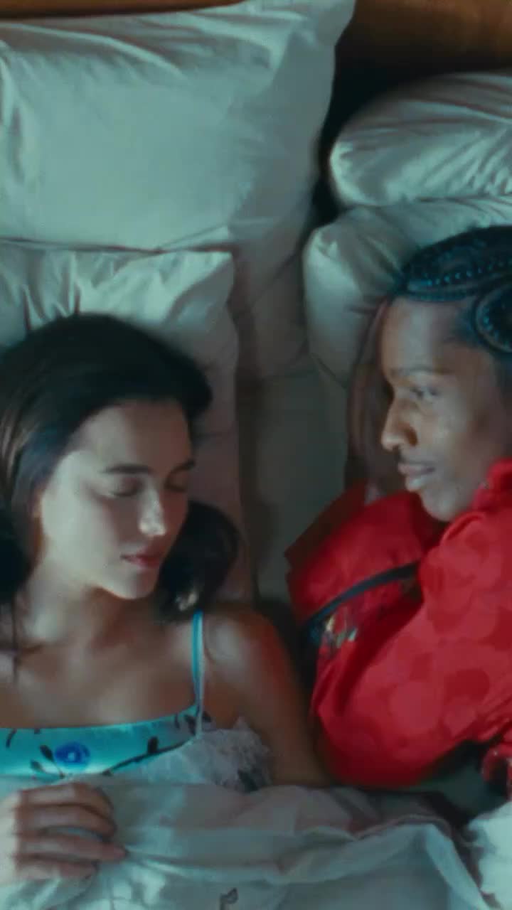 A AP Rocky делает предложение Маргарет Куолли в новом ролике Chanel