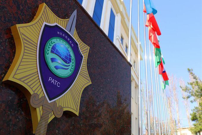 10 сентября Пакистан принял Председательство в Совете Региональной антитеррористической структуры ШОС РАТС ШОС В соответствующем заявлении МИД Исламской Республики подчёркивается готовность Исламабада содействовать развитию регионального сотрудничества по борьбе с терроризмом руководствуясь принципами взаимного доверия равенства и общей ответственности Уверены что пакистанское Председательство приложит все усилия для укрепления роли РАТС ШОС в качестве важного звена в архитектуре международной и региональной безопасности