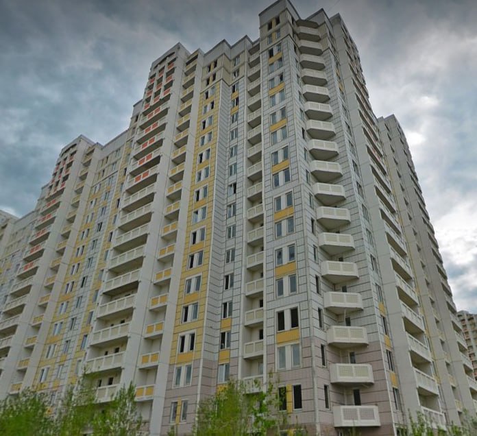 В Подольске произошла трагедия: 14-летний подросток упал с 15-го этажа заброшенного дома в микрорайоне Кузнечики Юноша впервые отправился на опасную экскурсию с друзьями, которые часто лазили по недостроям. Несчастный случай произошел из-за неосторожного движения на высоте. 1 Подпишись Поделись новостью