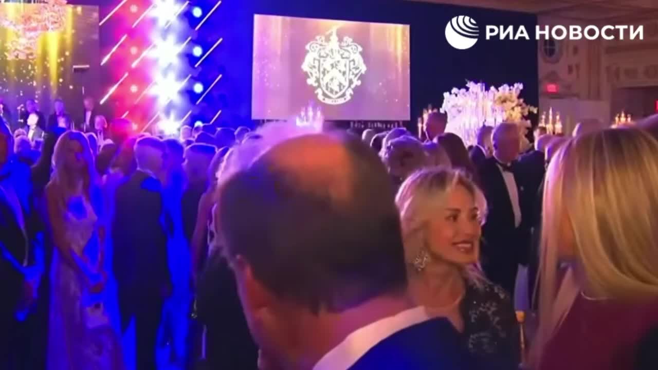 Трамп проводит новогодний аукцион в Мар-а-Лаго, собирая 2,75 млн долларов на благотворительность