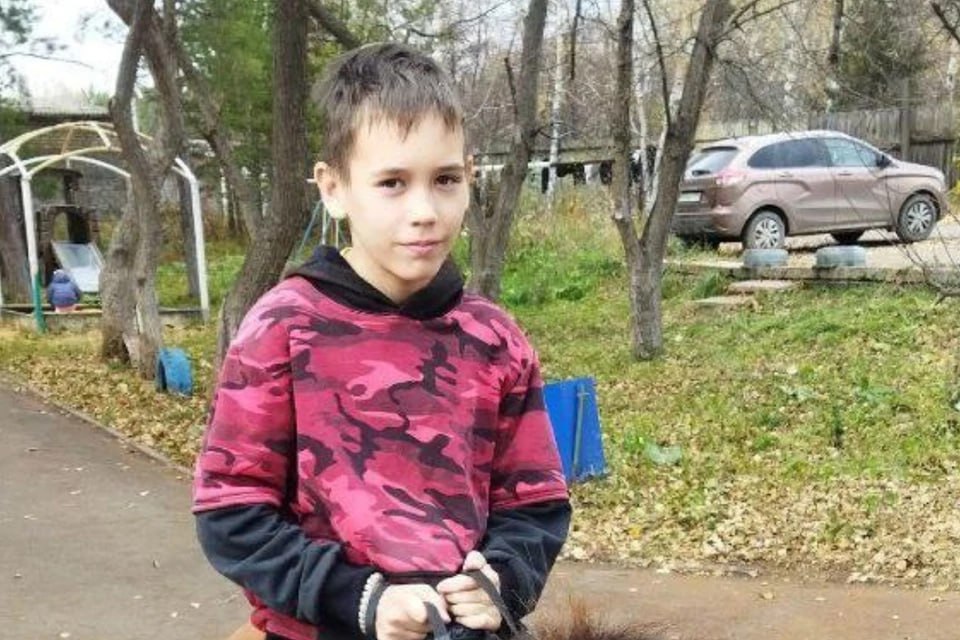 В поселке под Челябинском пропал 12-летний школьник В поселке Полетаево Челябинской области пропал 12-летний мальчик. Ребенок ушел из дома 5 мая около шести часов вечера и с тех пор не выходил на связь. Он был одет в черный спортивный костюм с надписью NIKE и серые кроссовки. — На поиск ребенка ориентированы сотрудники подразделений участковых уполномоченных полиции, а также инспекторы по делам несовершеннолетних, его приметы переданы всем наружным нарядам полиции, — сообщили в пресс-службе ГУ МВД по Челябинской области. Всех, кто видел мальчика или знает, где он может находиться, просят сразу звонить в дежурную часть по номеру +7 35144 9-92-31.