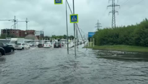 Автобус в Кургане заглох из-за ливня на улице Красина