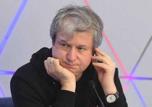 На иноагента Антона Долина завели уголовное дело Кинокритика обвиняют в уклонении от обязанностей иноагента Он сейчас находится за пределами России сообщает столичный СК Подписаться на RT ТГ Зеркало MAX