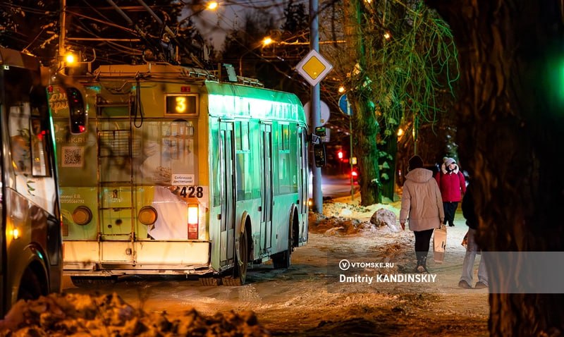 Водителям троллейбусов и трамваев пока не стоит ждать повышения зарплат Около миллиарда рублей заложили в бюджет Томска на 2026 год на индексацию зарплат работникам бюджетной сферы Уровень заработной платы водителей муниципального Трамвайно троллейбусного управления пока останется на прежнем уровне рассказал журналистам спикер городской думы Сергей Сеченов Аналогичная ситуация по водителям ТомскСАХ Рассказали подробнее   vtomske ru news 212736 томск новоститомска Прислать новость   Подписывайся на vtomske ru