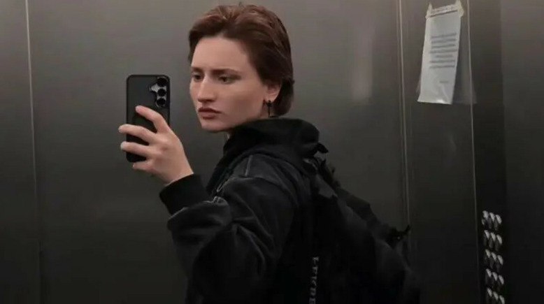 Армения назвала имена подозреваемых в убийстве чеченки Айшат Баймурадовой Следственный комитет Армении впервые официально назвал подозреваемых в убийстве 23 летней чеченки Айшат Баймурадовой это граждане России Карина Иминова и Саид Хамзат Байсаров которые действовали по указанию неустановленного лица передает ArbatMedia   Прислать новость