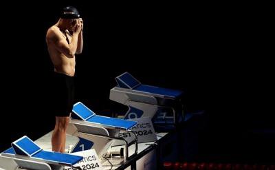 Российские пловцы вылетели с чемпионата мира после первого заплыва Российские пловцы Олег Костин и Егор Юрченко не смогли пробиться в полуфинальный заплыв на дистанции 50 м баттерфляем по итогам квалификации чемпионата мира в Сингапуре. Костин показал 19-й результат, пройдя дистанцию за 23,34 секунды, а Юрченко — 25-й 23,44 секунды . Российские пловцы по итогам предварительных заплывов чемпионата мира покинули турнир. В полуфинал прошли 16 лучших спортсменов в квалификации. Лучшее время показали француз Максим Груссе и швейцарец Ноэ Понти, их результат — 22,74 секунды. : Getty Images Подписаться на «РБК Спорт»