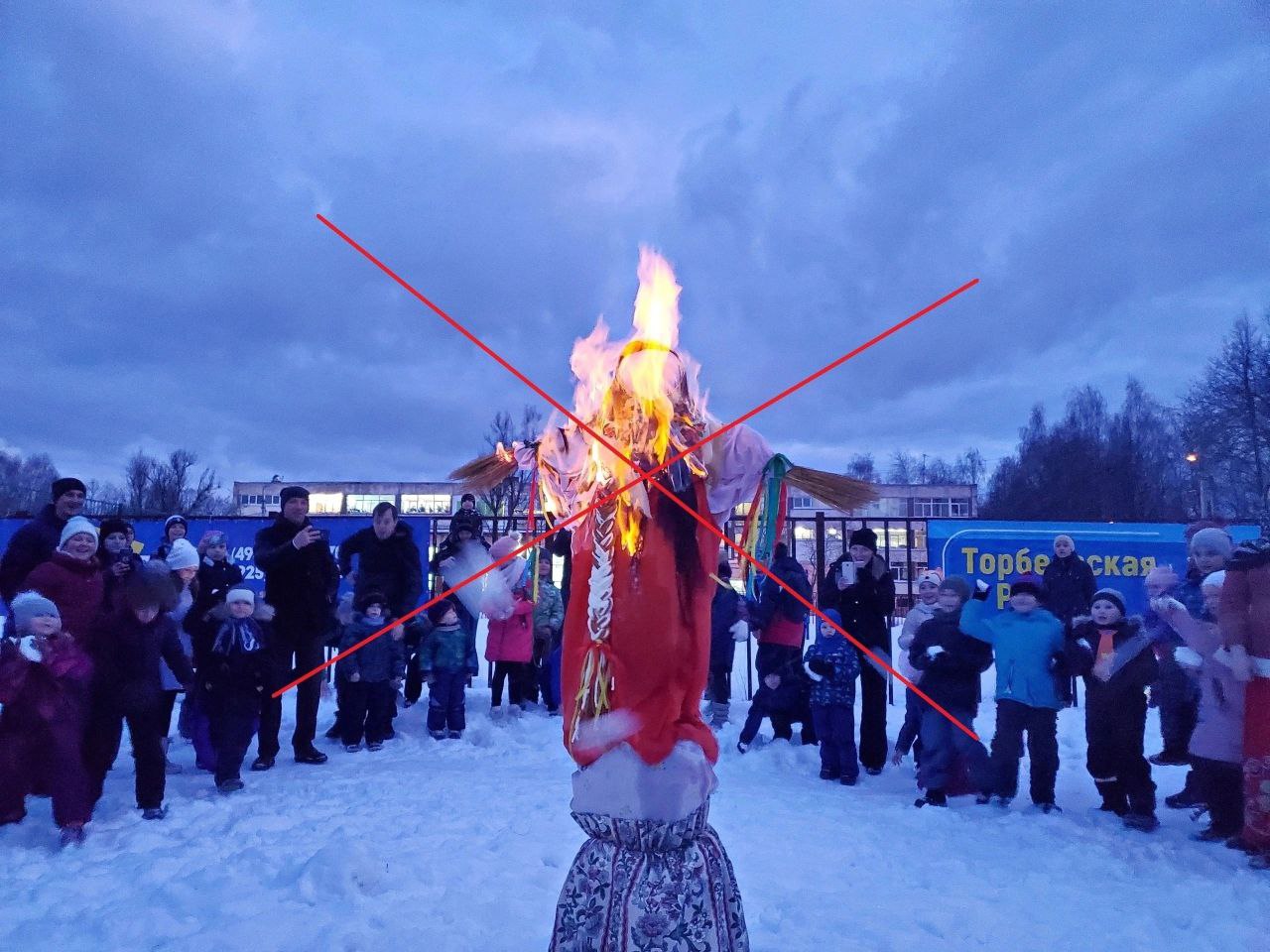 Подмосковье ожидают температуры ниже нормы на предстоящей неделе Низкое атмосферное давление приведет к облачной погоде с прояснениями. При этом сильных осадков не ожидается. В начале недели ночные температуры составят около 8–10 градусов тепла, а к середине недели поднимутся до 11–13 градусов. Днем воздух будет прогреваться до 18–20 градусов. Говорили же, не надо сжигание чучела на Масленицу отменять