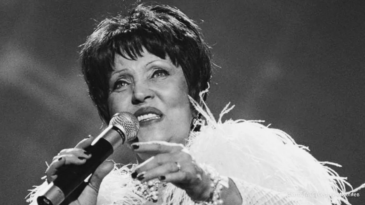 Заслуженная артистка РФ Галина Ненашева скончалась в возрасте 85 лет сообщил телеведущий Андрей Малахов Заслуженная артистка России лауреат Песни года и международных конкурсов она оставила яркий след в истории отечественной эстрады и в сердцах миллионов слушателей написал он  Галина Ненашева советская и российская эстрадная певица заслуженная артистка России Среди ее самых популярных песен Белая лебедь Синева и Шум берез Больше новостей IZ RU в MAX