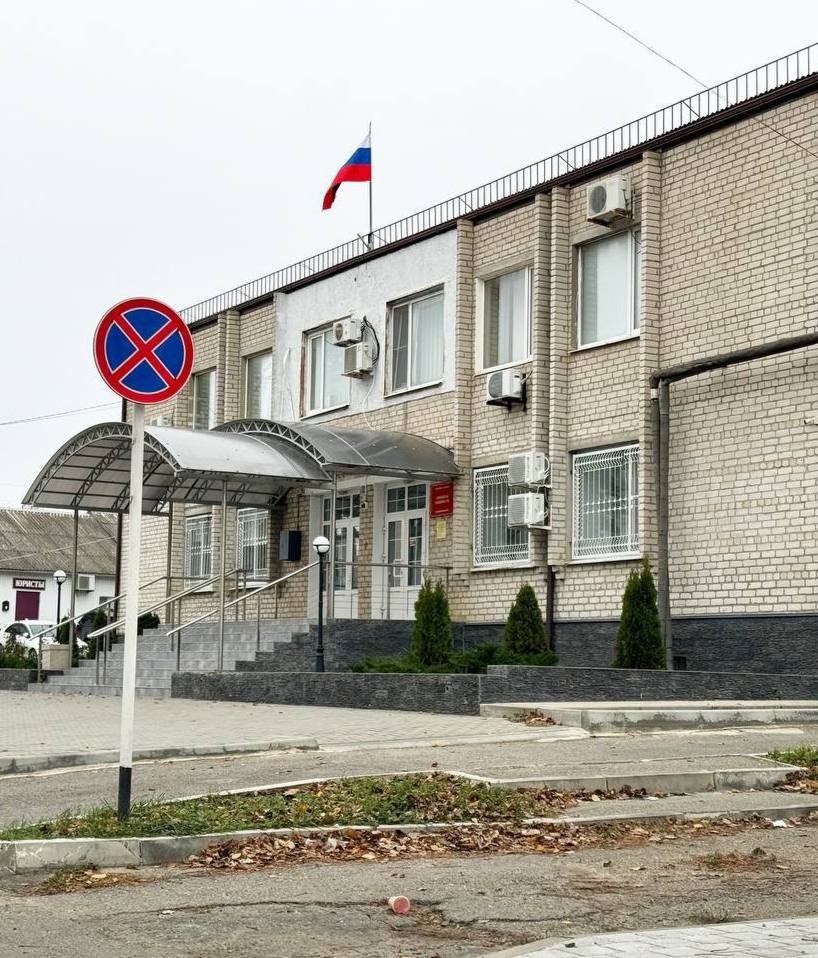 Жителя Темрюкского района привлекли к уголовной ответственности за неуплату алиментов Темрюкский районный суд вынес приговор в отношении 44 летнего местного жителя Он признан виновным по ч 1 ст 157 УК РФ неуплата родителем без уважительных причин в нарушение решения суда средств на содержание несовершеннолетних детей когда это деяние совершено неоднократно В суде установлено что мужчиной не выполнены свои обязанности по содержанию несовершеннолетнего ребенка он в течение длительного времени не выплачивал алименты в связи с чем образовалась задолженность в размере более 960 тыс рублей за что он привлечен к административной ответственности по статье 5 35 1 КоАП РФ неуплата средств на содержание детей Вместе с тем должных выводов для себя не сделал Суд с учетом мнения государственного обвинителя назначил мужчине наказание в виде исправительных работ сроком на 8 месяцев с удержанием 5 заработной платы в доход государства В настоящее время отцом выплачиваются денежные средства на содержание детей Ваши истории видео запросы на размещение рекламы и объявлений присылайте в Temruchok info bot