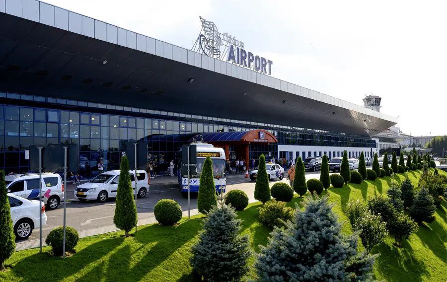 Аэропорт Кишинёва побил рекорд: пассажиропоток вырос на 49%  В первом полугодии 2025 через кишинёвский аэропорт прошло 2,45 млн пассажиров — на 49,2% больше, чем за тот же период 2024 года. Лидеры среди направлений: Анталья, Стамбул, Лондон–Лутон, Шарм-эш-Шейх и Варшава.