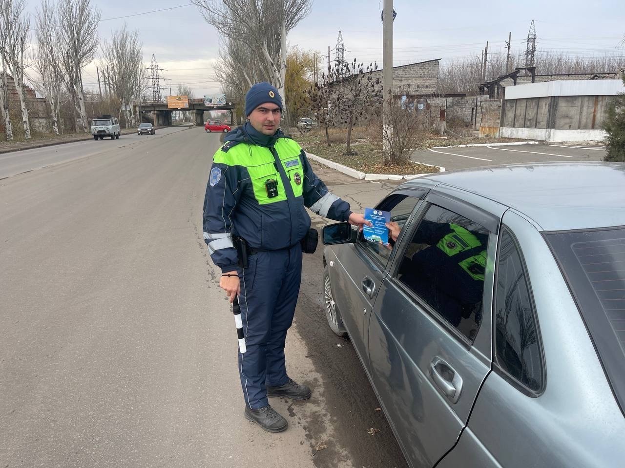 В Горловке полицейские проводят профилактическую работу с водителями  Подробнее