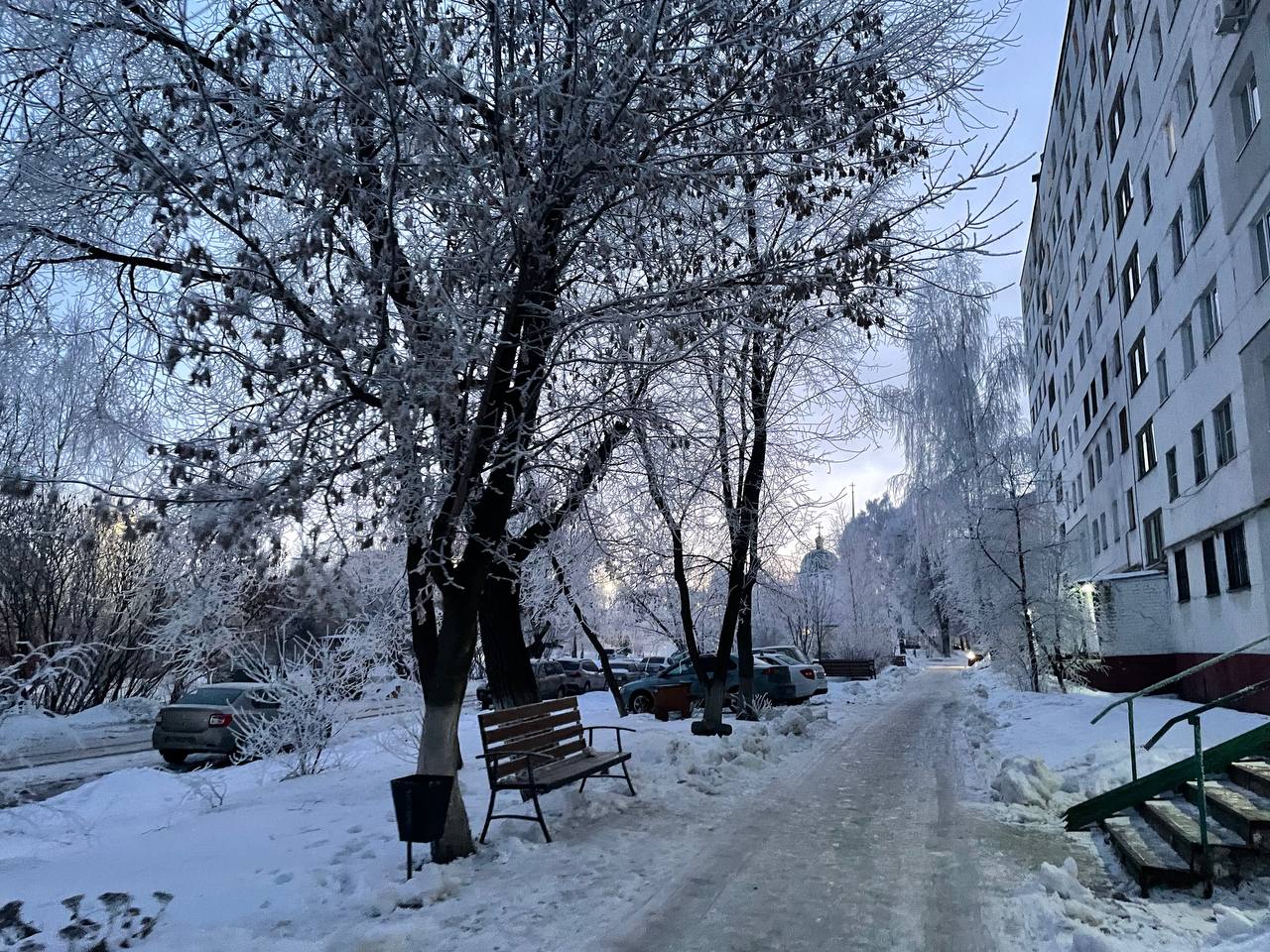 Городские власти назвали пять недобросовестных УК  В областном центре продолжает свою работу комиссия по мониторингу за состоянием объектов и их соответствию требованиям. В ходе недавнего выезда удалось осмотреть 110 дворовых территорий.  В результате специалисты составили 7 актов и уведомлений по нарушениям исполнения правил благоустройства. Их получат «УК Престиж», «УК Лидер+», «УК Жилой дом», «УК Партнер» и «УК Курска».   Курская Telega / Прислать новость