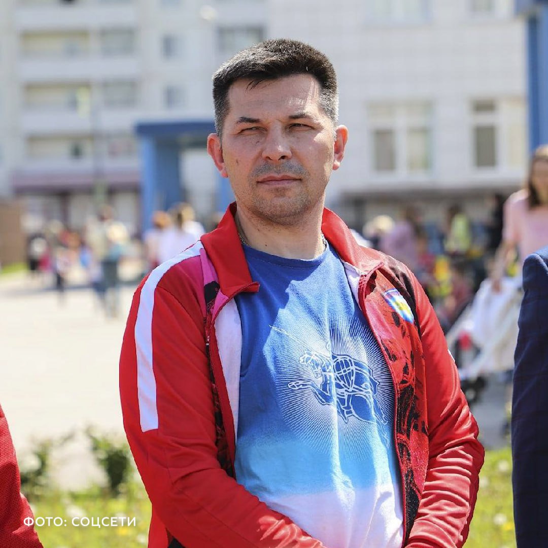 Умер президент ФК Пересвет Алексей Карбовский По данным SHOT причина смерти онкология Карбовский скончался сегодня ему было 45 лет В последние годы он лечился от рака Как рассказали нам знакомые Карбовского он прошёл более 30 курсов химиотерапии облысел но несмотря на болезнь старался держаться до последнего Алексей Карбовский бывший футболист руководитель футбольного клуба Пересвет ФК был основан Карбовским в 2015 году в подмосковном Домодедово тогда он получил травму работал в охранном предприятии но спорт не бросал Подписывайся на SHOT Прислать новость