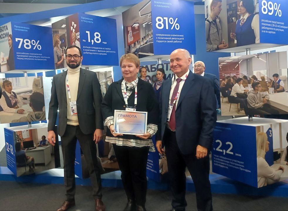 Тюменская область признана лидером в стране по организации опроса кадровой потребности предприятий В Москве в рамках Всероссийского кадрового форума Тюменская область получила звание Регион лидер по организации опроса кадровой потребности предприятий Департамент труда и занятости населения Тюменской области провел масштабный опрос представителей организаций различных форм собственности в рамках федерального проекта Управление рынком труда национального проекта Кадры Было опрошено 3 314 работодателей осуществляющих деятельность в различных отраслях экономики региона По итогам анализа выявленных потребностей сформирован региональный прогноз кадровой потребности который интегрирован в общий кадровый прогноз Российской Федерации Документ станет основой для адресной подготовки кадров направленной на удовлетворение конкретных запросов работодателей и эффективную маршрутизацию и трудоустройство выпускников Департамент труда и занятости населения Тюменской области Подписывайтесь на Информационный центр Правительства Тюменской области Читайте нас в MAX