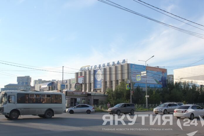 Увеличить штраф за шум от авто и мотоциклов планируют в РФ В России готовят законопроект, который предполагает значительное увеличение штрафов для водителей автомобилей и мотоциклов за превышение уровня шума на улицах. Как сообщил зампред комитета Госдумы по строительству и ЖКХ Сергей Колунов штрафы могут вырасти как минимум в десять раз. Об этом сообщает ТАСС. Подробнее читайте по ссылке Фото: Андрей Меженский / «Якутия 24»