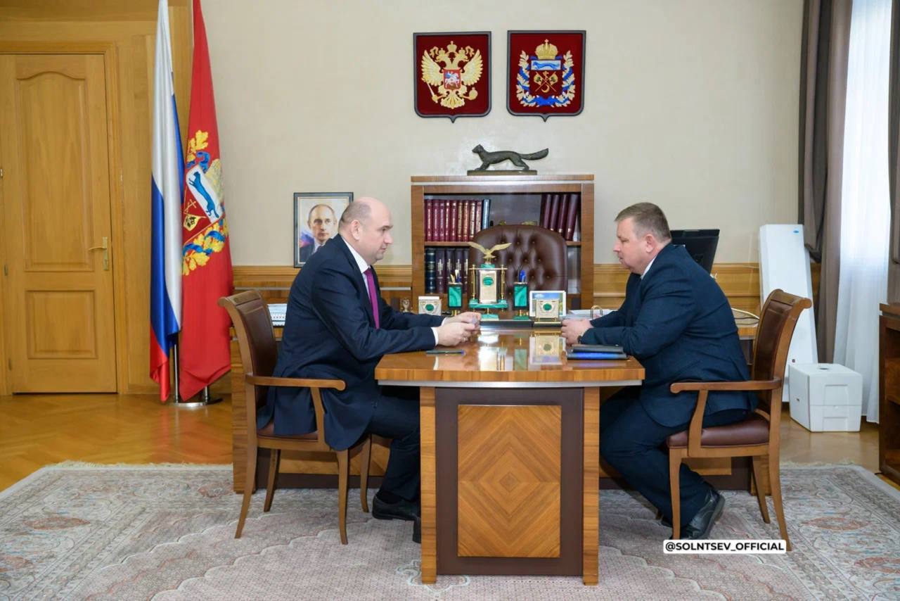 ОРТ Новости Оренбуржья Евгений Солнцев подписал указ о назначении Александра Ващенко врио главы Новоорского района Об этом губернатор сообщил в своем тг канале Александр Ващенко долгие годы работал в администрации Красногвардейского района и Сорочинска До назначения занимал пост заместителя главы по сельскому хозяйству и по работе с территориями Сорочинского муниципального округа Новый руководитель хорошо знаком с проблематикой сельского хозяйства и ЖКХ Это одни из важных ориентиров для каждого муниципального образования Уверен что врио главы района подойдёт системно к решению всех задач Их в районе немало Жителям важна эффективность и конкретные результаты пишет Евгений подробнее на канале ОРТ Новости Оренбуржья