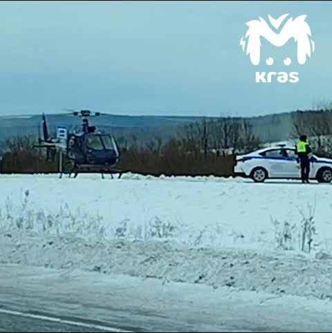 Вертолет экстренно приземлился на трассу в Зеленогорске