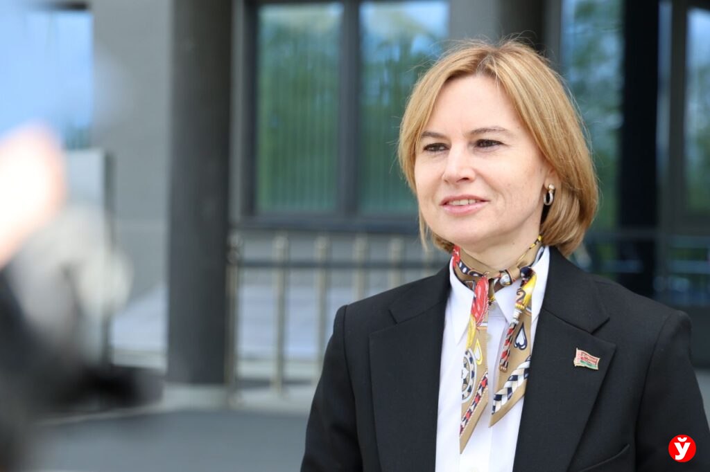 Лукашенко утвердил Наталью Петкевич представителем Беларуси в Совете ЕЭК и координатором по СНГ Александр Лукашенко 22 мая подписал указ №208, согласно которому заместитель премьер-министра Наталья Петкевич наделена полномочиями представителя Беларуси в Совете Евразийской экономической комиссии ЕЭК по вопросам деятельности страны в рамках Евразийского экономического союза ЕАЭС . Кроме того, Наталья Петкевич назначена национальным координатором Беларуси по вопросам Содружества Независимых Государств СНГ . #Лукашенко Подпишись — Минская правда MLYN.by