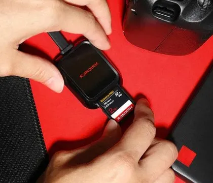 SanDisk выпустила премиальную SD карту Extreme Pro UHS II на 2 ТБ за 2000 Компания Sandisk выпустила SD карту под названием Extreme Pro UHS II с внушительной емкостью 2 ТБ Устройство создано с прицелом на профессионалов фотографов операторов и так далее которым важны большой объем и высокая скорость Новинка имеет скорость последовательного чтения до 310 МБ с последовательной записи до 305 МБ с