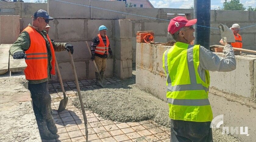 Правительство утвердило первые шесть генпланов развития городов ЛНР Правительство ЛНР утвердило первые шесть генпланов развития городов Республики — Стаханова, Первомайска, Кировска, Рубежного, Лисичанска и Северодонецка. Об этом сообщила пресс-служба кабмина. «На очередном заседании Правительства Республики утверждены первые шесть генеральных планов муниципальных образований. Именно эти территории были обозначены как приоритетные: города Стаханов, Первомайск, Кировск, Рубежное, Лисичанск и Северодонецк», — говорится в сообщении. Работа над генпланами в Республике началась еще в 2022 году. В ней задействованы органы исполнительной власти региона, муниципалитеты, специалисты федерального автономного учреждения «Единый научно-исследовательский и проектный институт пространственного планировани... Подробнее>>>