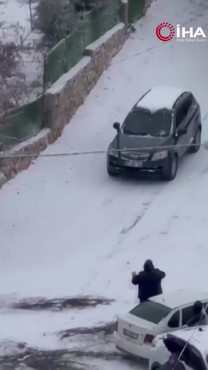 Инциденты с участием автомобилей в Москве и на Камчатке: снег и ДТП