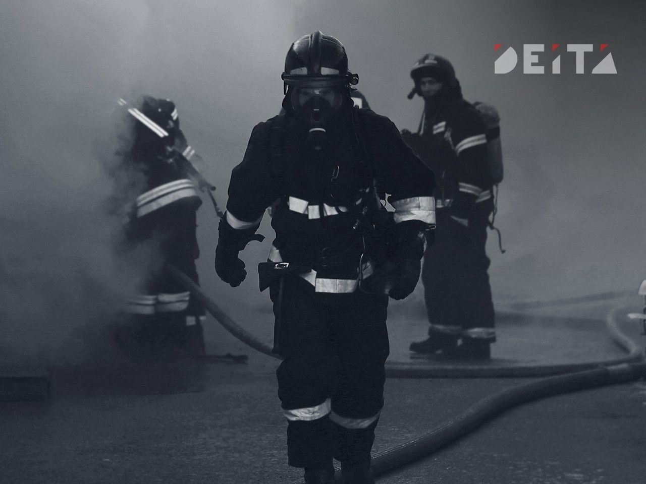 Природоохранная прокуратура проверяет причины пожара на мусорном полигоне во Владивостоке Владивостокская межрайонная природоохранная прокуратура организовала проверку информации о возгорании на полигоне твердых коммунальных отходов в районе улицы Холмистой По состоянию на 08 00 6 февраля 2026 года пожарным удалось локализовать возгорание По предварительным данным площадь пожара составила 1800 квадратных метров а к его тушению привлекли 18 человек и 16 единиц техники В связи с происшествием природоохранный прокурор внес представление руководителю КГУП ПЭО Должностное лицо ответственное за возникновение пожара вызвано для решения вопроса о возбуждении дела об административном правонарушении за несоблюдение требований в области охраны окружающей среды при эксплуатации объекта размещения отходов Deitaru