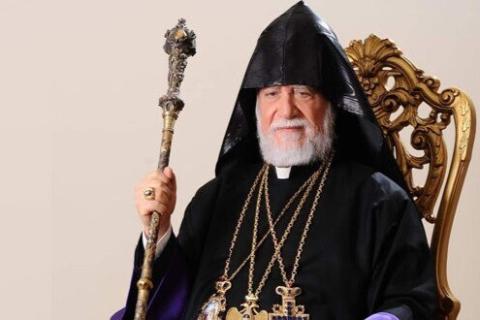 Вашингтонское соглашение должно быть представлено народу - Арам I  Католикос Великого Дома Киликийского Арам I после литургии по случаю празднования Успения Пресвятой Богородицы - 17 августа, заявил, что вашингтонское соглашение должно быть детально и четко представлено армянскому народу. «В столице США при посредничестве и в присутствии президента США было подписано соглашение между Арменией и Азербайджаном. Несомненно, это особое явление. Оценку возможных краткосрочных или долгосрочных, положительных или отрицательных последствий этого соглашения по отношению к Армении мы оставим политическим аналитикам. Однако хотелось бы напомнить, что Армения должна учитывать: любое мирное соглашение, основанное на односторонних уступках, условных принципах и, особенно, наполненное двусмысленными пунктами, может стать серьезной угрозой для страны. Следовательно, это соглашение должно быть представлено народу именно с предметным подходом. Необходимо, чтобы и народ имел возможность высказаться по поводу соглашения. Хочу напомнить, что сегодня Армения находится под угрозой превратиться в арену столкновения геополитических сил», — сказал Арам I, отметив, что история напоминает о том, что нельзя руководствоваться временными выгодами, и Армения должна вести уравновешенную политику, исходя из собственных интересов. Католикос затронул также вопрос армянских пленных и политики Азербайджана в отношении Арцаха. Он отметил, что Арцах — это не прошлое, и необходимо продолжать добиваться незыблемого права арцахского народа на возвращение, а также обеспечения международно-правовой защиты церквей.     • Дзен • Сайт • TikTok • Facebook • Instagram • YouTube • X/twitter