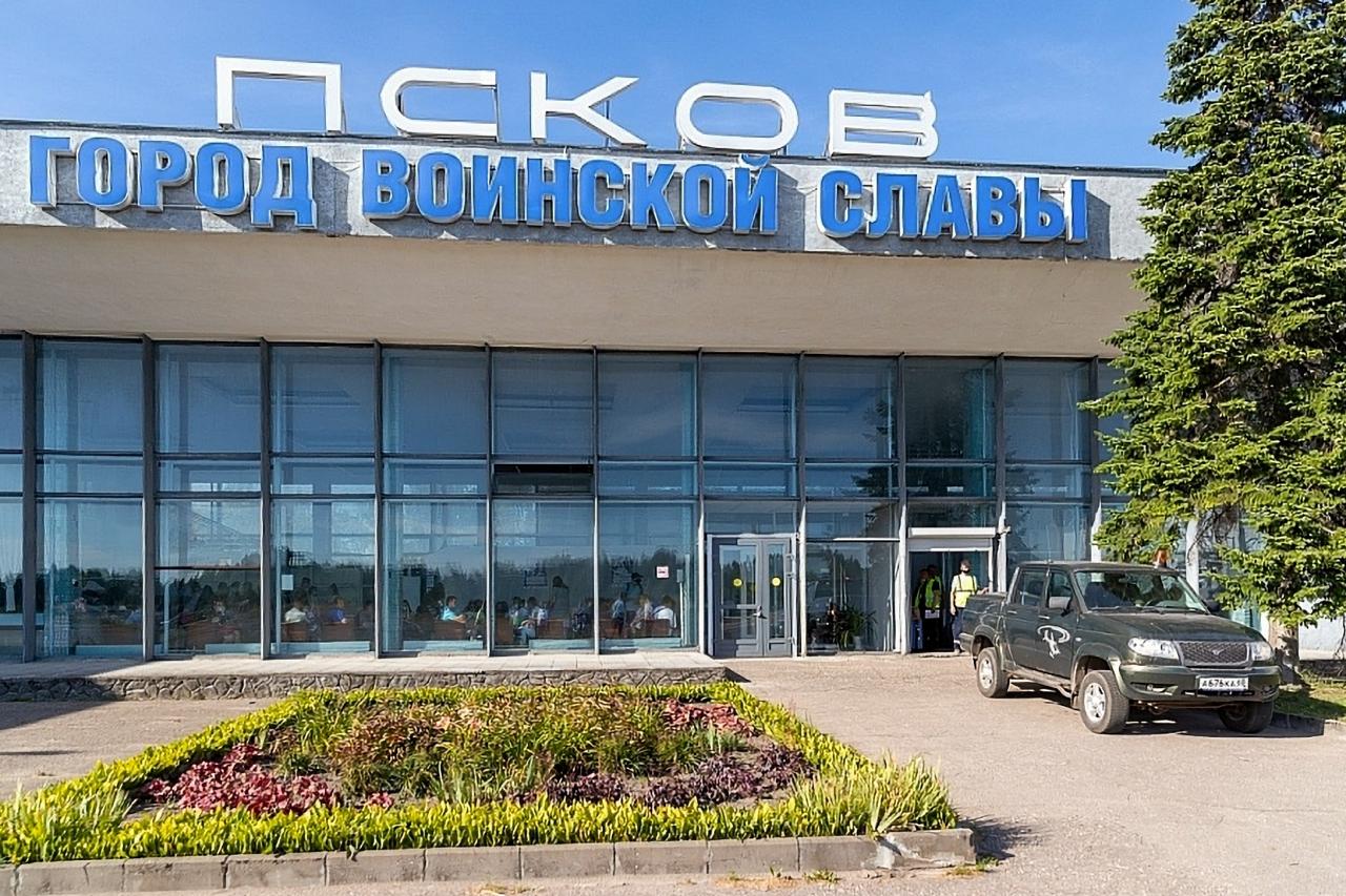 Аэропорту Пскова присвоили 1-ю категорию точного захода на посадку по приборам  С 13 июня воздушная гавань, носящая имя княгини Ольги, сможет принимать самолеты в условиях ограниченной видимости.  Губернатор Псковской области Михаил Ведерников уверен, что это позволит привлечь в регион новые авиакомпании и будет способствовать развитию авиамаршрутов и туристической привлекательности региона.      - Подпишись!