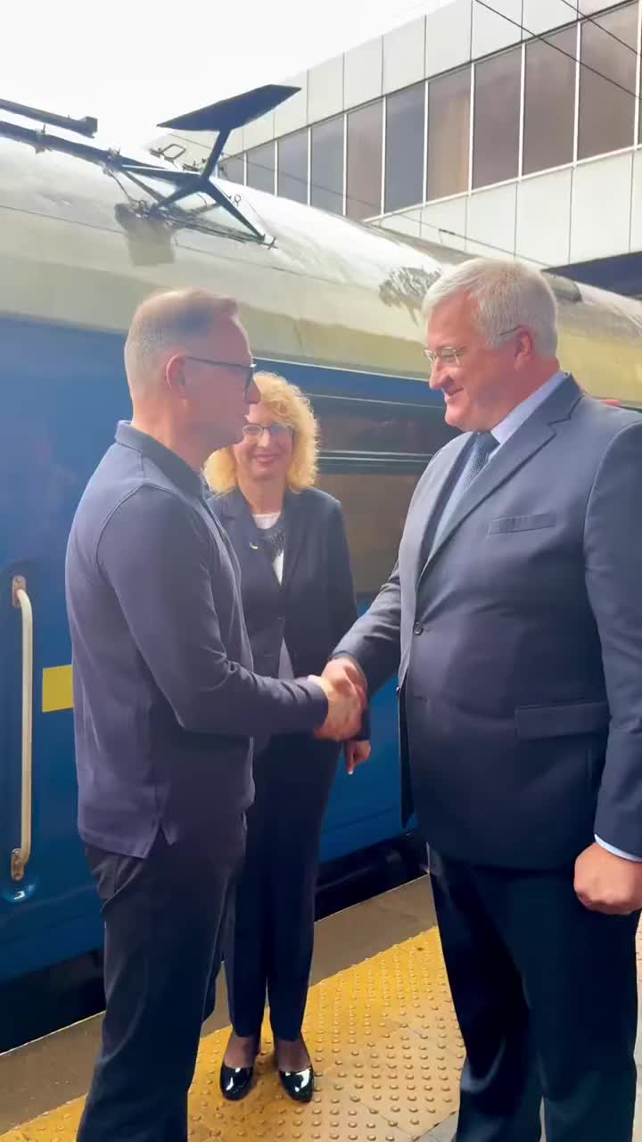 Президент Польши Анджей Дуда совершил незапланированный визит в Киев