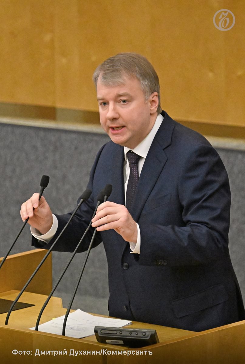 Это административный ресурс коллеги Попытки думской оппозиции повысить легитимность выборов не увенчались успехом На пленарном заседании 17 декабря Госдума рассмотрела три программные инициативы оппозиции посвященные выборам и единому дню голосования об отмене дистанционного электронного голосования ДЭГ обязательных отпусках для губернаторов кандидатов на период кампании и переносе выборов на октябрь Несмотря на то что законопроекты были преподнесены их авторами как инициативы в интересах власти поддержки от Единой России они не получили Подробности в материале Ъ Подписывайтесь на Ъ Оставляйте бусты