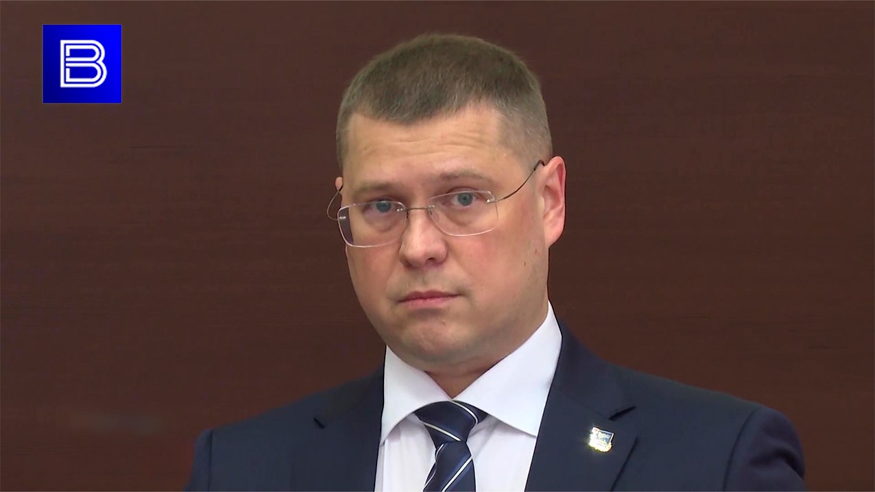 Юрий Сердечкин последний день находится в должности главы Мурманска  Он отметил, что 5 лет работы в Кольском Заполярье стали для него важными и знаковыми. Губернатор Андрей Чибис поблагодарил Юрия Сердечкина за достигнутые результаты.    Подпишись — Вести Мурман