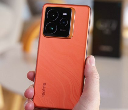 GSMArena выпустил обзор realme GT7 Pro — новый дизайн и «невероятный экран»  Ресурс GSMArena получил на обзор новый флагманский смартфон realme GT7 Pro с чипом Snapdragon 8 Elite и опубликовал небольшой материал с первыми  положительными  впечатлениями. На обзор к GSMArena попала оранжевая версия, дизайн которой вдохновлен Марсом.  Читать далее