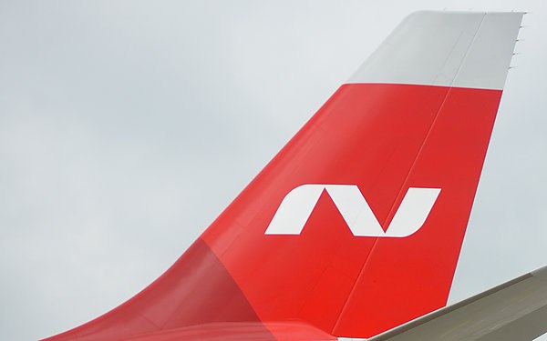 В аэропорту Самары задержали четыре рейса компании Nordwind Airlines Несколько рейсов были задержаны из-за временных ограничений на прием и выпуск самолетов, вводившихся в аэропорту Самары. Об этом сообщает ТАСС со ссылкой на данные авиакомпании Nordwind Airlines. "6 июня в связи с временными ограничениями на выполнение полетов в аэропорту Самара задерживается выполнение следующих рейсов: EO/N4-857 Самара – Саратов, EO/N4-858 Саратов – Калининград, EO/N4-861 Калининград – Волгоград, EO/N4-428 Волгоград – Сочи", – говорится в сообщении. Отмечается, что пассажирам предоставят услуги в соответствии с Федеральными авиационными правилами. В авиакомпании призвали пассажиров следить за данными онлайн-табло. aviaru.net/n284315