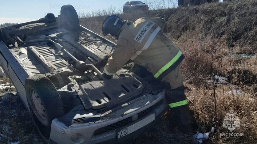 Под Орлом водитель съехал с дороги и опрокинулся в кювет  ДТП произошло в Залегощенском районе 16 марта. На месте происшествия работали спасатели    Вести-Орел. Подписаться