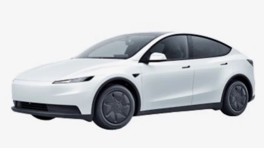 Появилось первое фото самой дешёвой Tesla Model Y Изображение опубликовал в соцсети X аккаунт TheTeslaNewswire Утверждается что оно на короткое время появилось на официальном сайте Tesla Также названа стоимость этой модификации и урезанная Model Y оказалась не такой уж доступной Насколько можно судить по фото бюджетная версия будет отличаться к примеру упрощённой конструкцией головной оптики более простым передним бампером и некрупными колёсами Также новая комплектация лишится панорамной крыши электрических регулировок руля сенсорной панели для задних пассажиров и фильтра тонкой очистки в климатической установке По предварительным данным такой электрокар оценят в 39 990 долларов Это лишь на пять тысяч дешевле самой доступной сейчас и более богато укомплектованной заднеприводной комплектации Long Range autoruonline