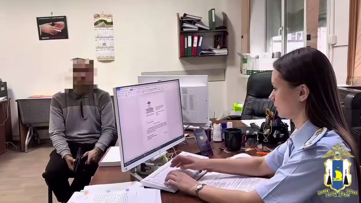 Таксист иностранец с поддельными документами сам приехал к управлению по вопросам миграции на Сахалине Мужчина перепутал служебную парковку ведомства с обычной ys news news post 8735