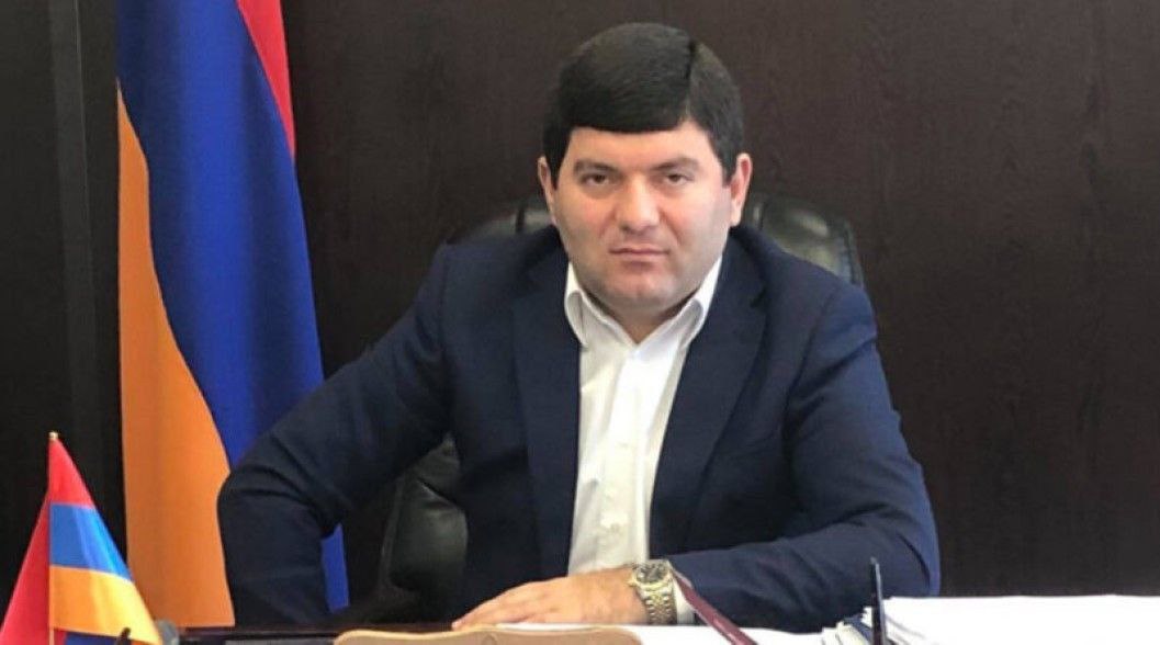 Суд арестовал мэра Масиса Давида Амбарцумяна Суд общей юрисдикции Ширакской области Армении приговорил мэра Масиса Давида Амбарцумяна к более чем 6 и годам лишения свободы отменив ранее внесённый залог и избрав арест в качестве меры пресечения Об этом сообщил адвокат Тигран Атанесян rusyerevantoday