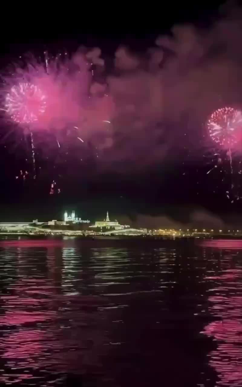 Салют в Казани на 9 мая: высотное шоу с шести точек