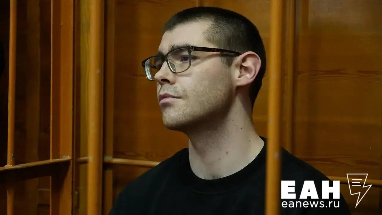 5 лет лишения свободы запросил прокурор для экс редактора Ура ру Судебный процесс над Денисом Аллаяровым вышел на финишную прямую В ходе прений сторон прокурор попросил назначить журналисту пять лет лишения свободы штраф 1 2 миллиона рублей а также запрет заниматься издательской деятельностью 5 лет Напомним Денис Аллаяров был арестован 5 июня 2025 года по обвинению в покупке служебной информации Сумма обвинения выросла с 20 до 120 тысяч рублей Теперь слово за защитой и решением суда ЕАН в MAX ЕАН в VK