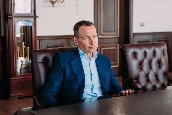 Экс-мэр Владивостока и вся семья подают в суд, чтобы вернуть арестованное имущество Владимир Николаев, бывший глава Владивостока, вместе с родственниками и 16 юрлицами пытается снять арест с имущества. Ленинский районный суд рассмотрит заявления, поданные всей «командой защиты» — среди заявителей значатся сестра, мать, племянница и сам Николаев. / Реклама