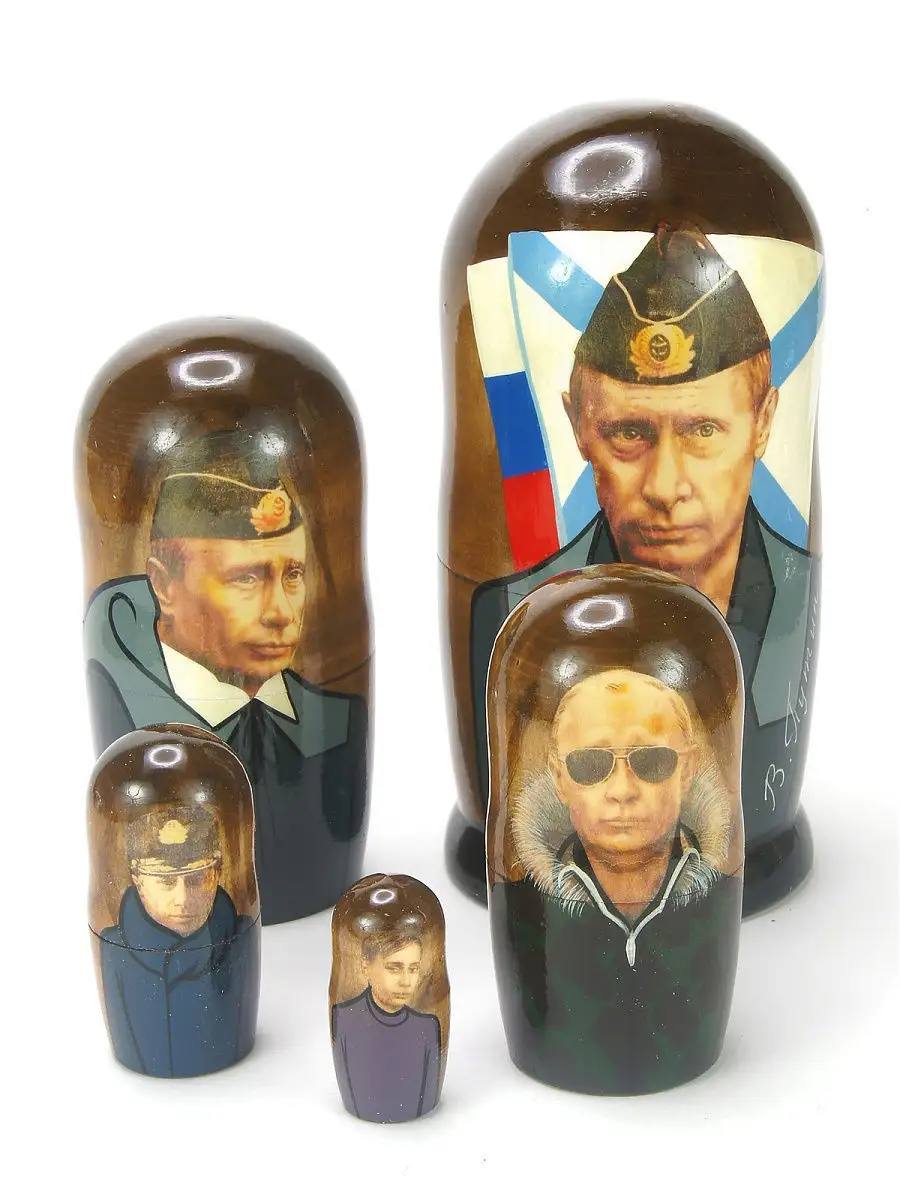 Песков заявил что Кремль не будет подавать в суд на производителей сувенирной продукции с изображением Владимира Путина По его словам наличие таких товаров свидетельствует о популярности главы государства Дмитрий Никотин Подписаться